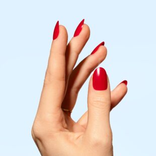 Klassische rote Nägel zum Aufdrücken